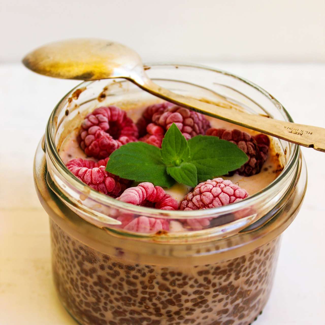 Deser chia z owocami