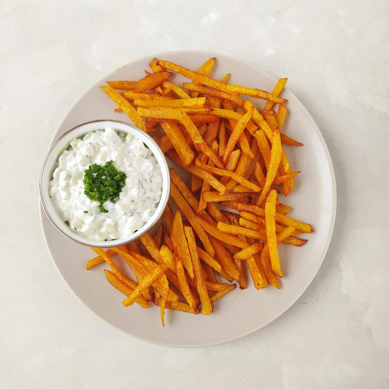 Domowe frytki z dipem
