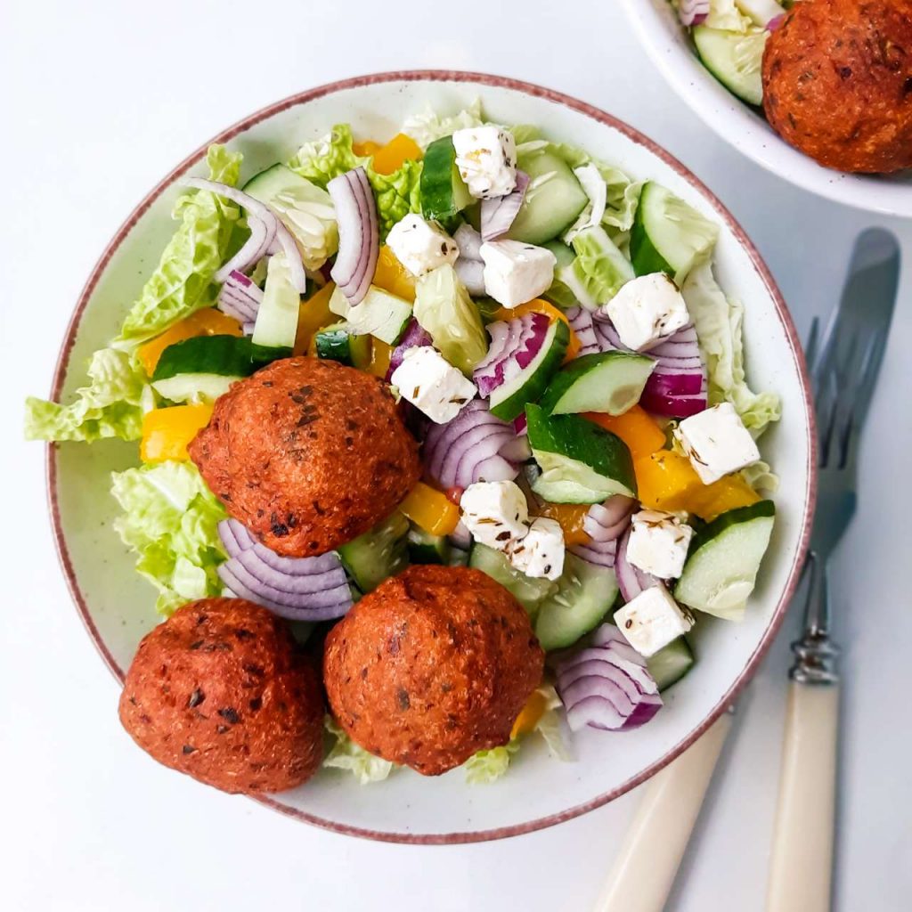 Falafele z warzywną sałatką