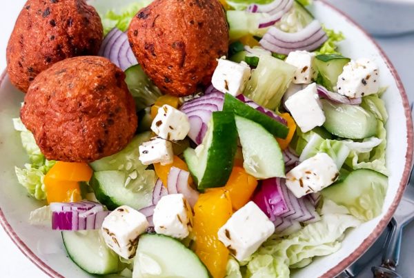 Falafele z warzywną sałatką