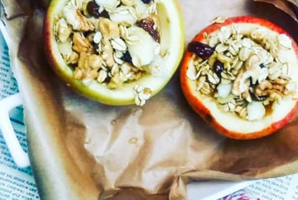 Jabłka zapiekane z bakaliami i płatkami