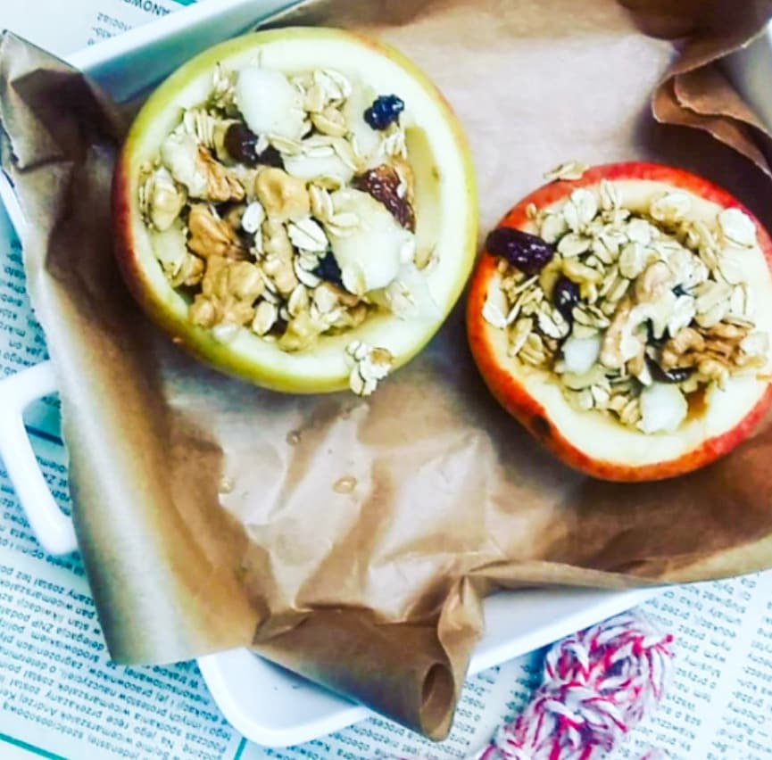 Jabłka zapiekane z bakaliami i płatkami