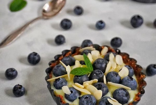 Tartaletki z borówkami i kremem budyniowym