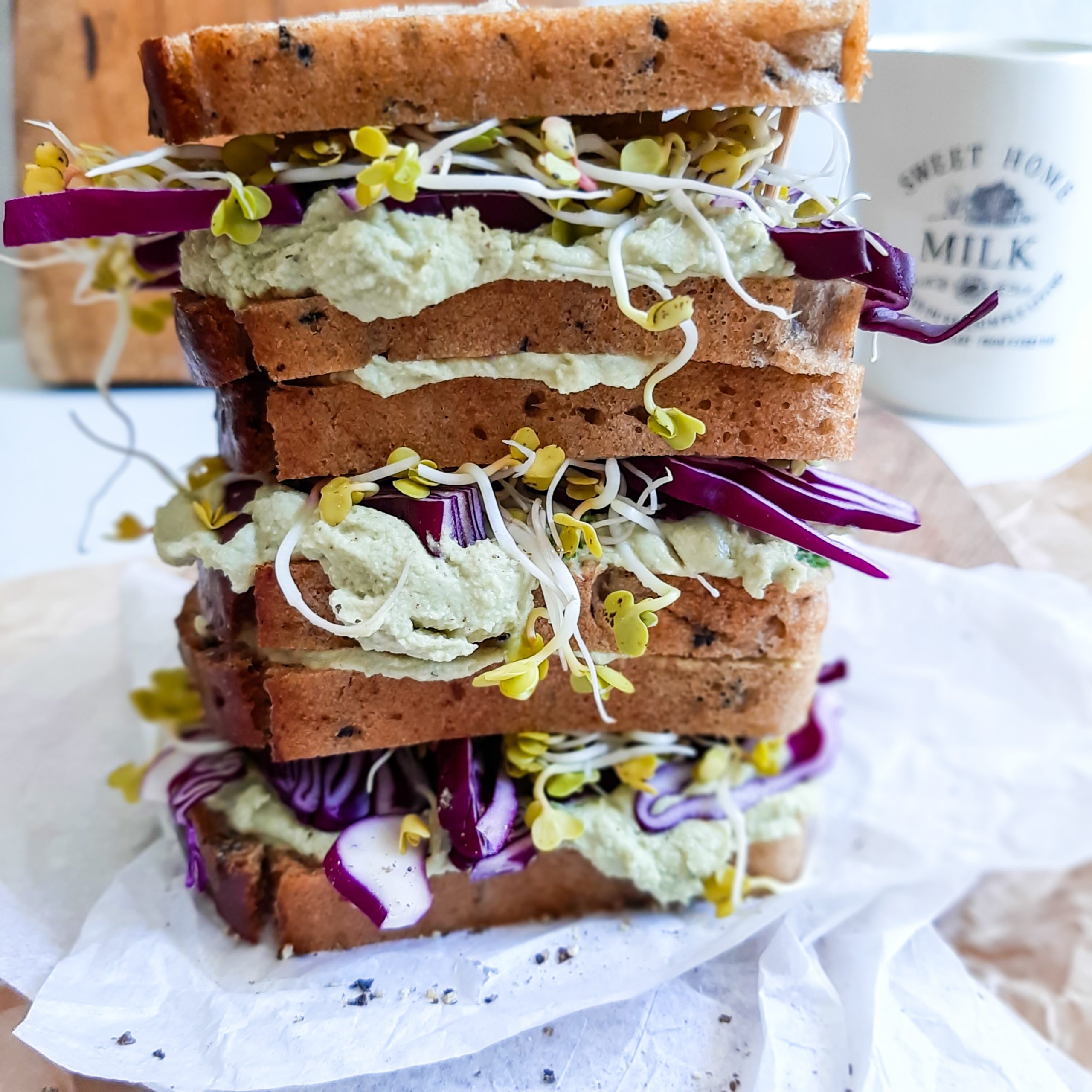 Kanapka kolorowa pełna warzyw